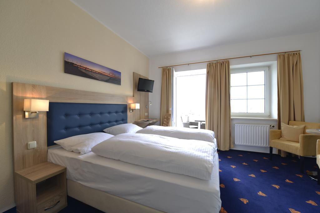 Hotel Boddenhus Garni Цингст Екстериор снимка