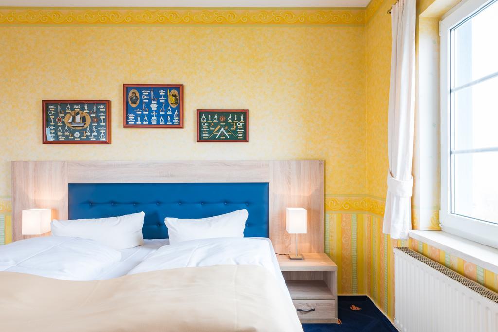Hotel Boddenhus Garni Цингст Екстериор снимка