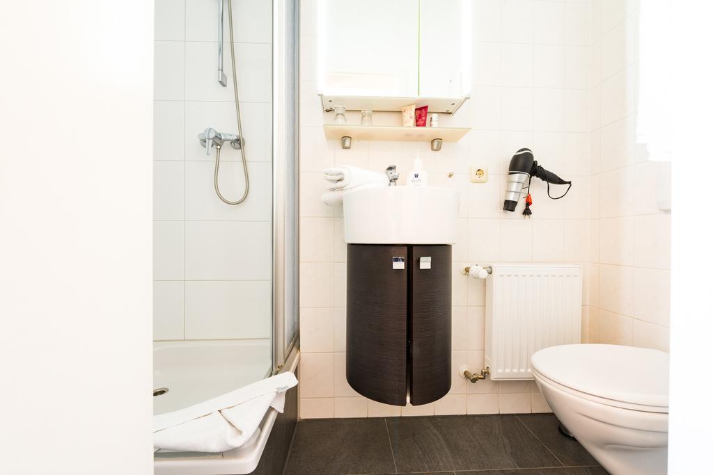 Hotel Boddenhus Garni Цингст Екстериор снимка