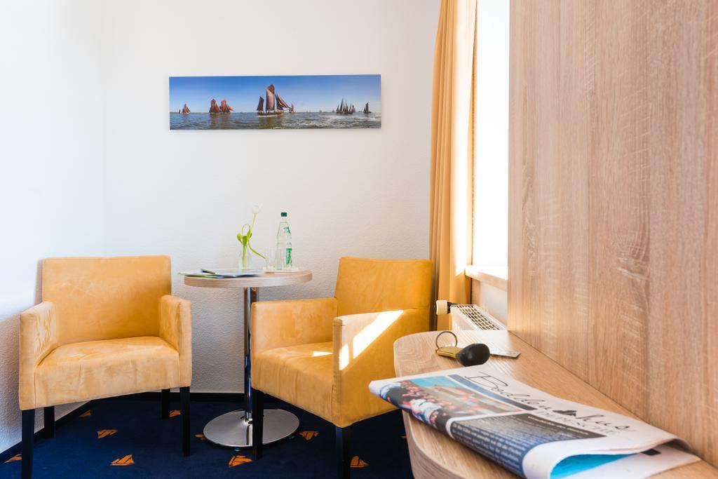 Hotel Boddenhus Garni Цингст Екстериор снимка