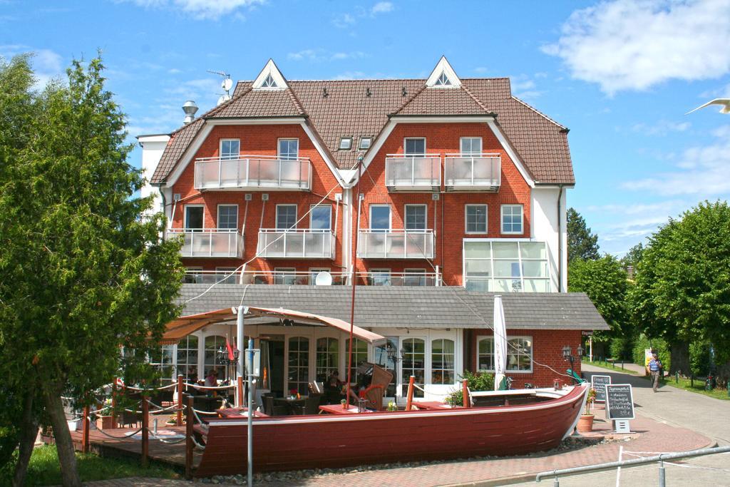 Hotel Boddenhus Garni Цингст Екстериор снимка