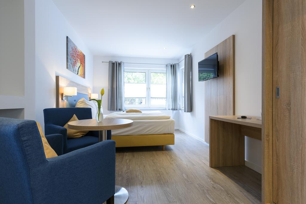 Hotel Boddenhus Garni Цингст Екстериор снимка