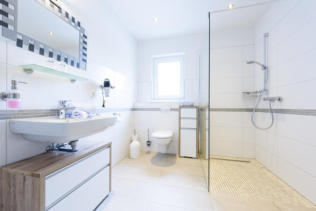 Hotel Boddenhus Garni Цингст Екстериор снимка