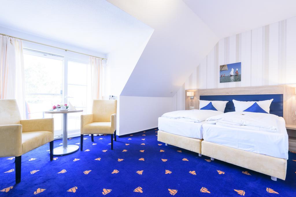 Hotel Boddenhus Garni Цингст Екстериор снимка