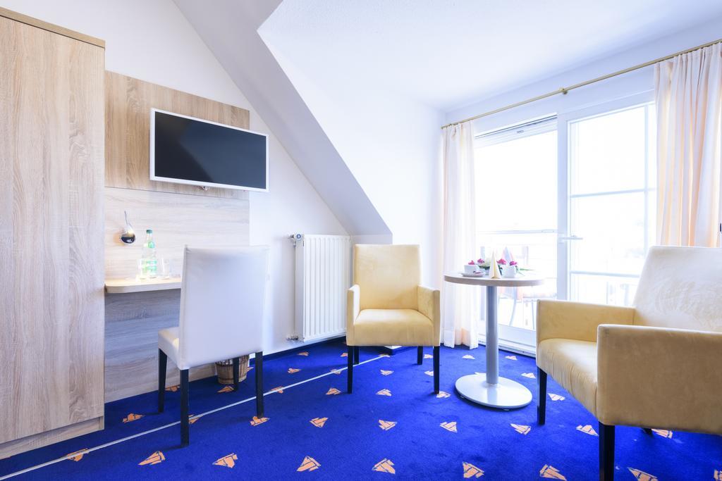 Hotel Boddenhus Garni Цингст Екстериор снимка