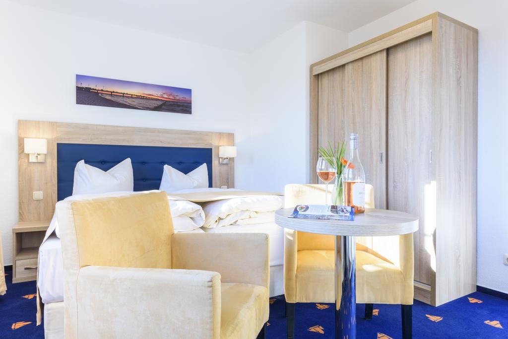 Hotel Boddenhus Garni Цингст Екстериор снимка