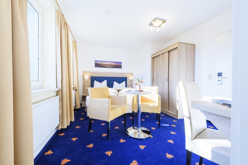 Hotel Boddenhus Garni Цингст Екстериор снимка