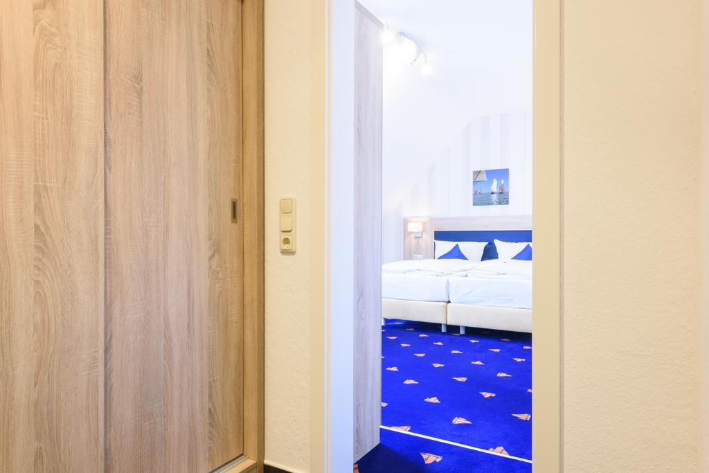 Hotel Boddenhus Garni Цингст Екстериор снимка