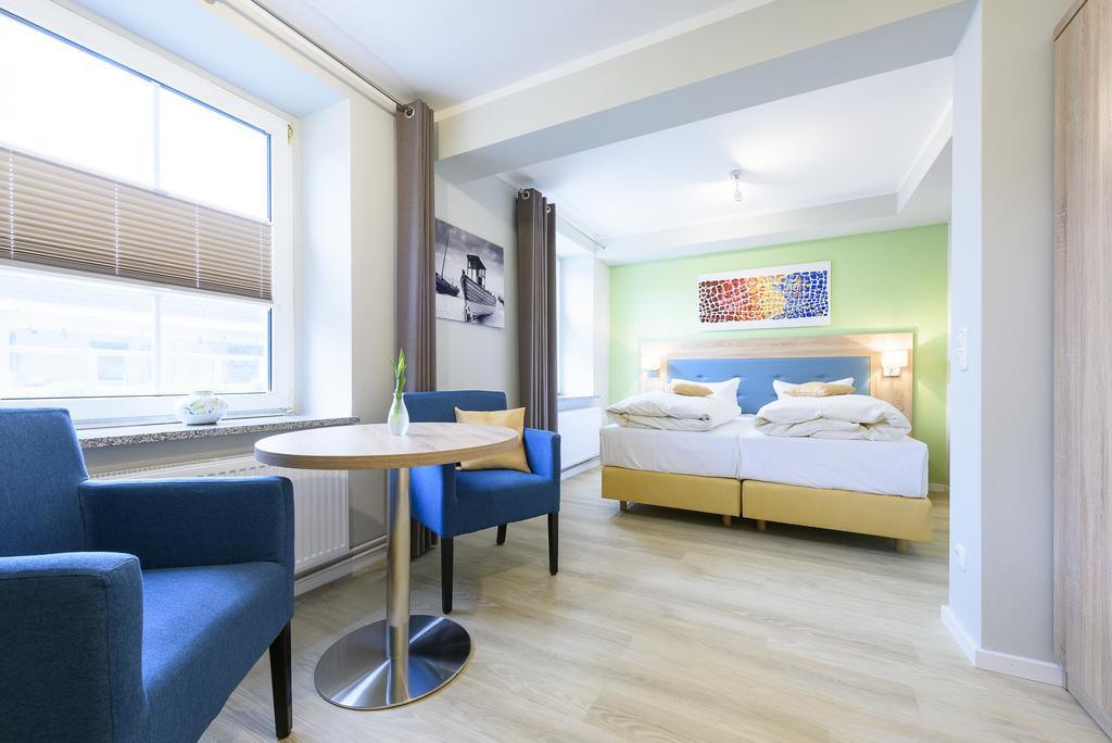 Hotel Boddenhus Garni Цингст Екстериор снимка