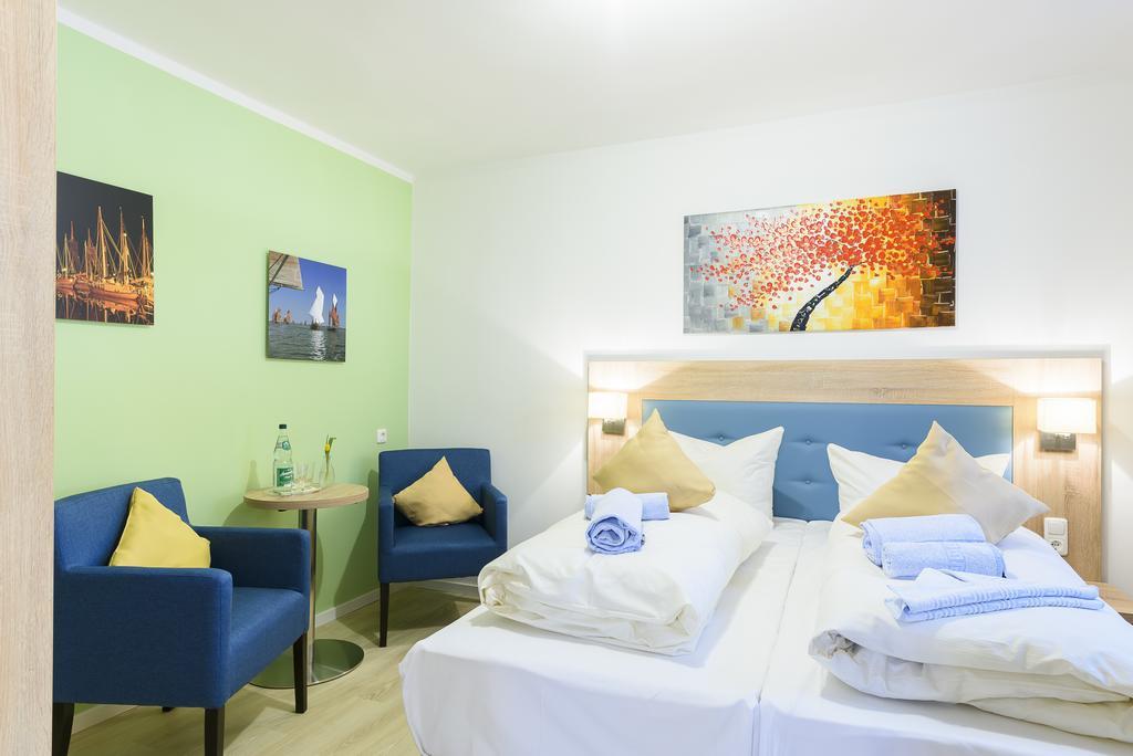 Hotel Boddenhus Garni Цингст Екстериор снимка